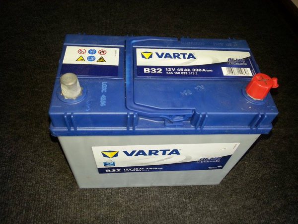 Akumulator Varta blue 45ah 330a b32